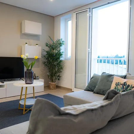 Gibi & Lumo Apartment's By Eldi Apartman *