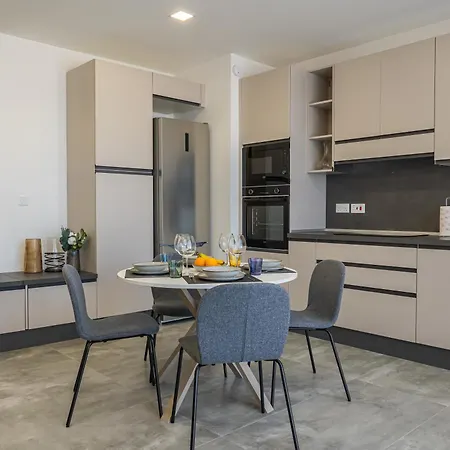 Gibi & Lumo Apartment's By Eldi Apartman Msida