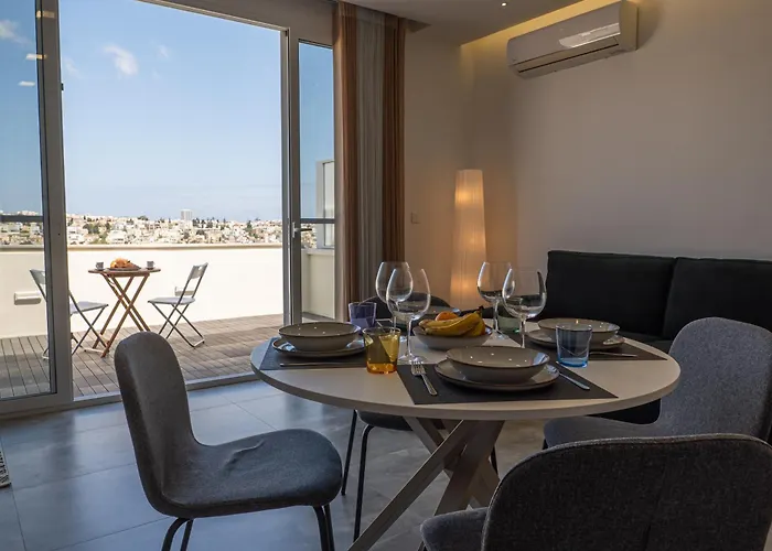 Gibi & Lumo Apartment's By Eldi דירה